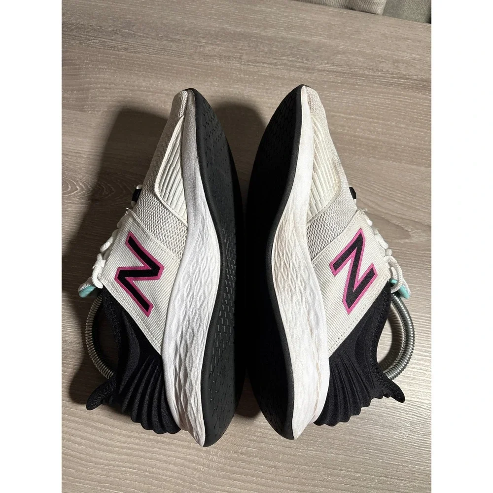 New Balance Fresh Foam Roav Womens 8 Running Shoes Sneakers Activewear Trails
